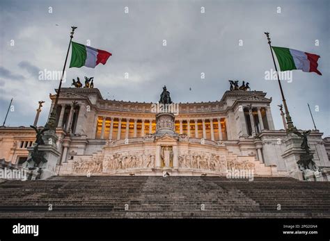 La Porta della Vittoria: Un monumento imponente che racconta storie del passato!