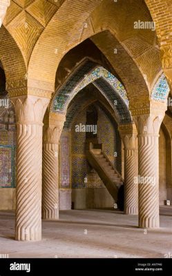 Il Mausoleo di Shah-e-Cheragh, una Splendida Gioiello di Vetro e Specchi a Shiraz!