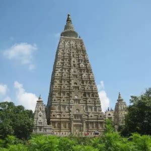 Il Mahabodhi Temple: Un Rifugio di Pace Spirituale nella Cuore Pulsante di Gaya!