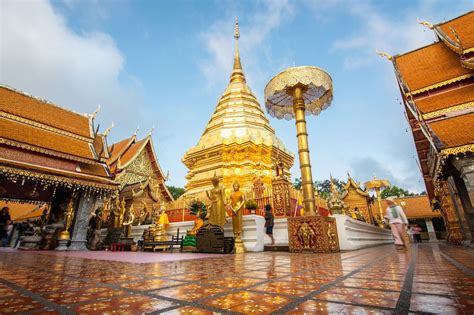 La splendida Pagoda Phra That Doi Suthep: Una meraviglia architettonica e un viaggio spirituale!