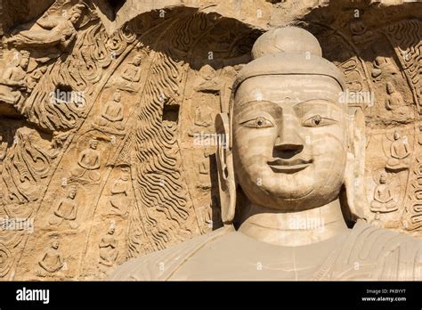 Yungang Grottoes: Un'antica meraviglia scolpita nella pietra e un tempio di arte buddista!